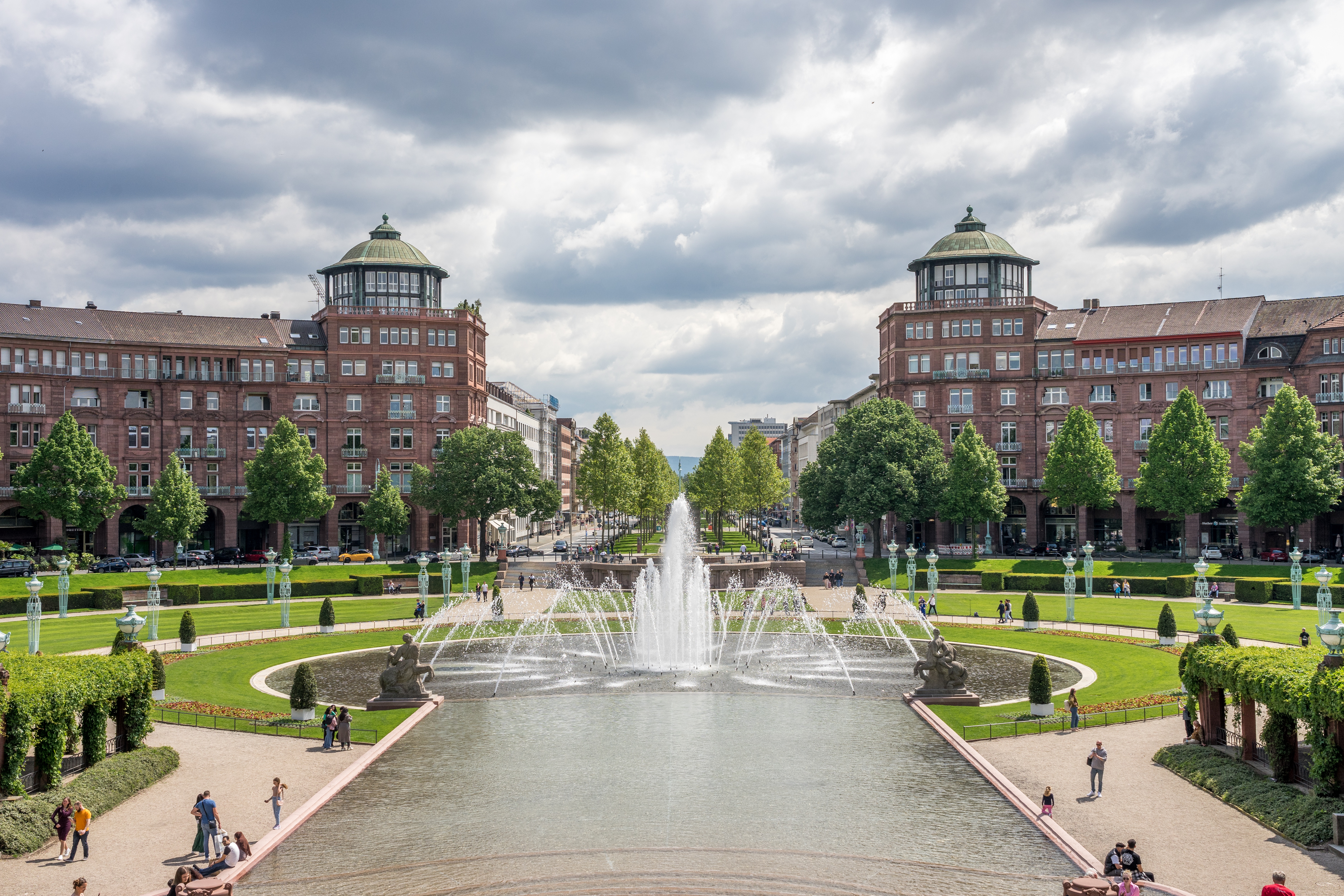 Mannheim Wasserturm und Paradeplatz – Hochzeitssängerin für Mannheim